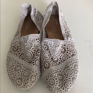 Toms Classic Grey Lace Crochet Shoes Sz W 9